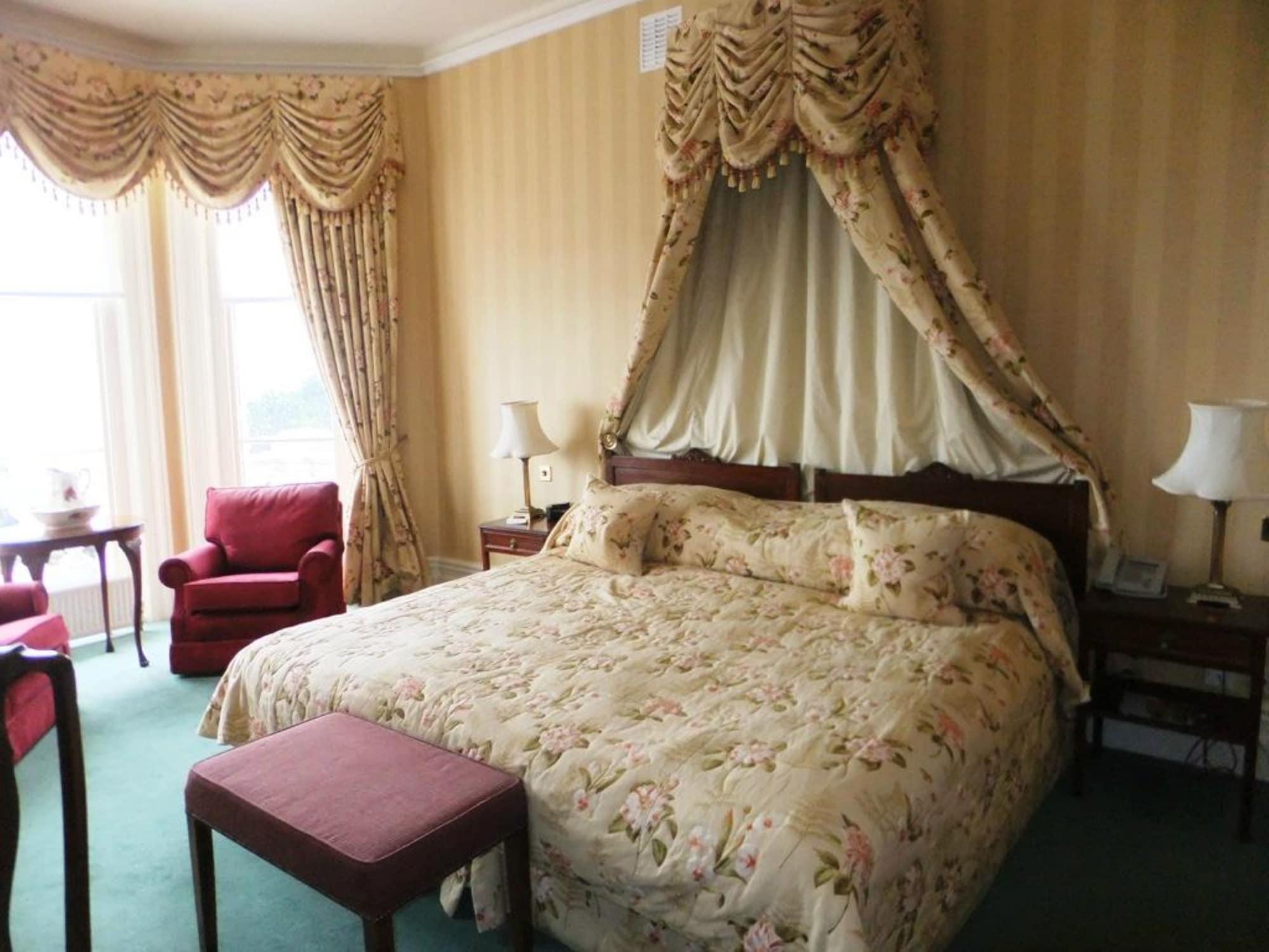 The Grand Hotel Eastbourne Eksteriør billede A bedroom at the hotel