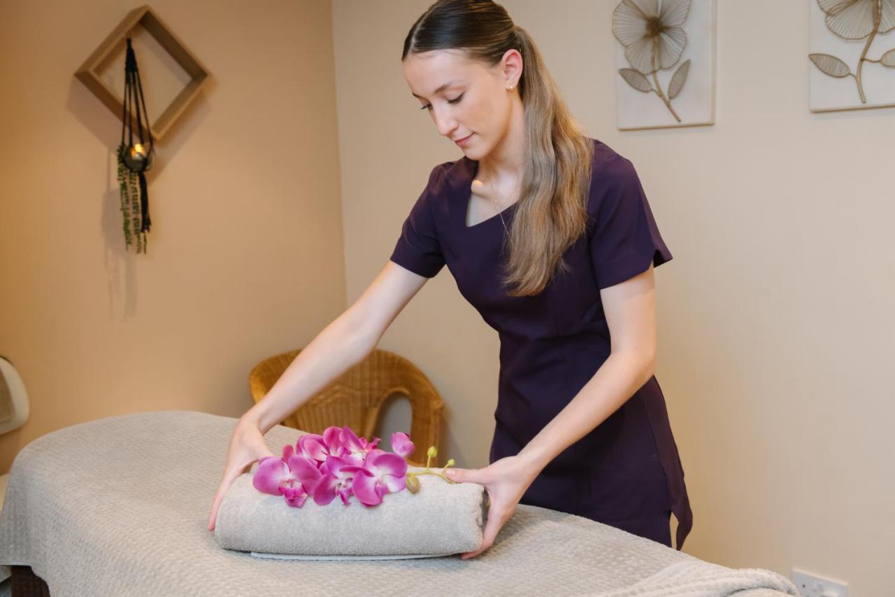 The Grand Hotel Eastbourne Eksteriør billede Thai massage