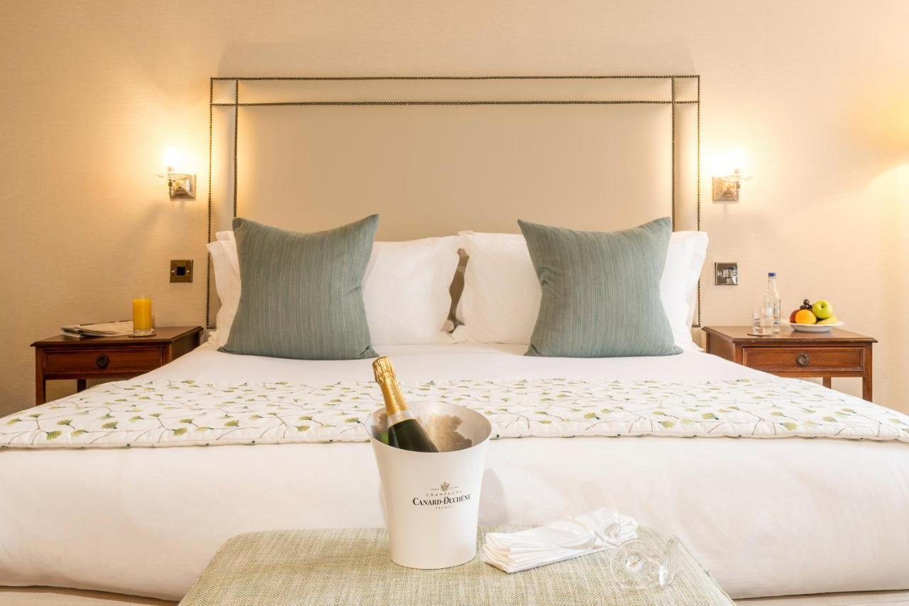 The Grand Hotel Eastbourne Eksteriør billede A bedroom at The Swan Hotel