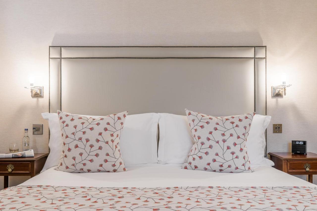 The Grand Hotel Eastbourne Eksteriør billede A bed with cushions