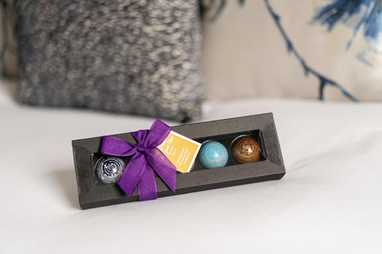The Grand Hotel Eastbourne Eksteriør billede A set of three chocolate spheres