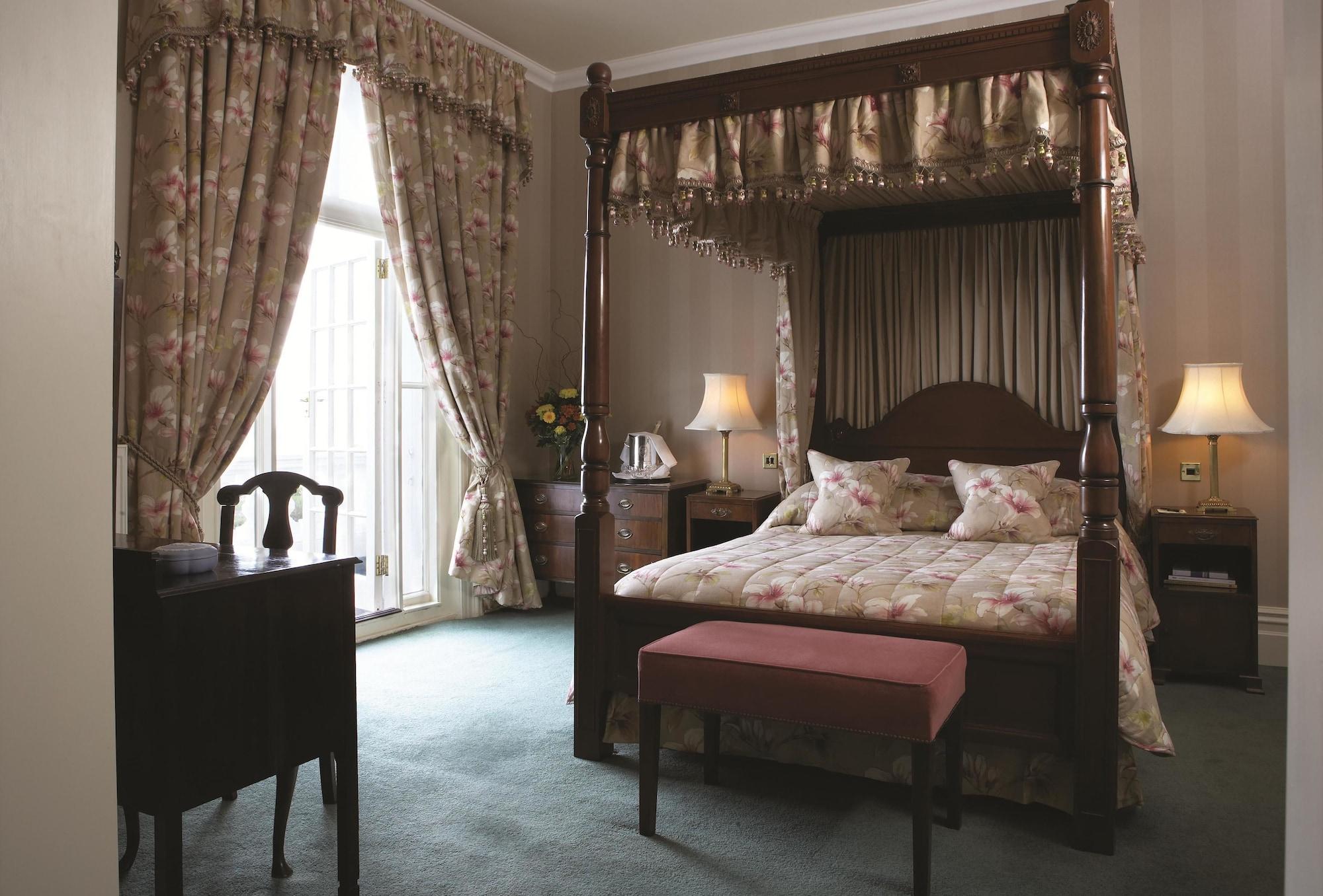 The Grand Hotel Eastbourne Eksteriør billede A bedroom at the hotel