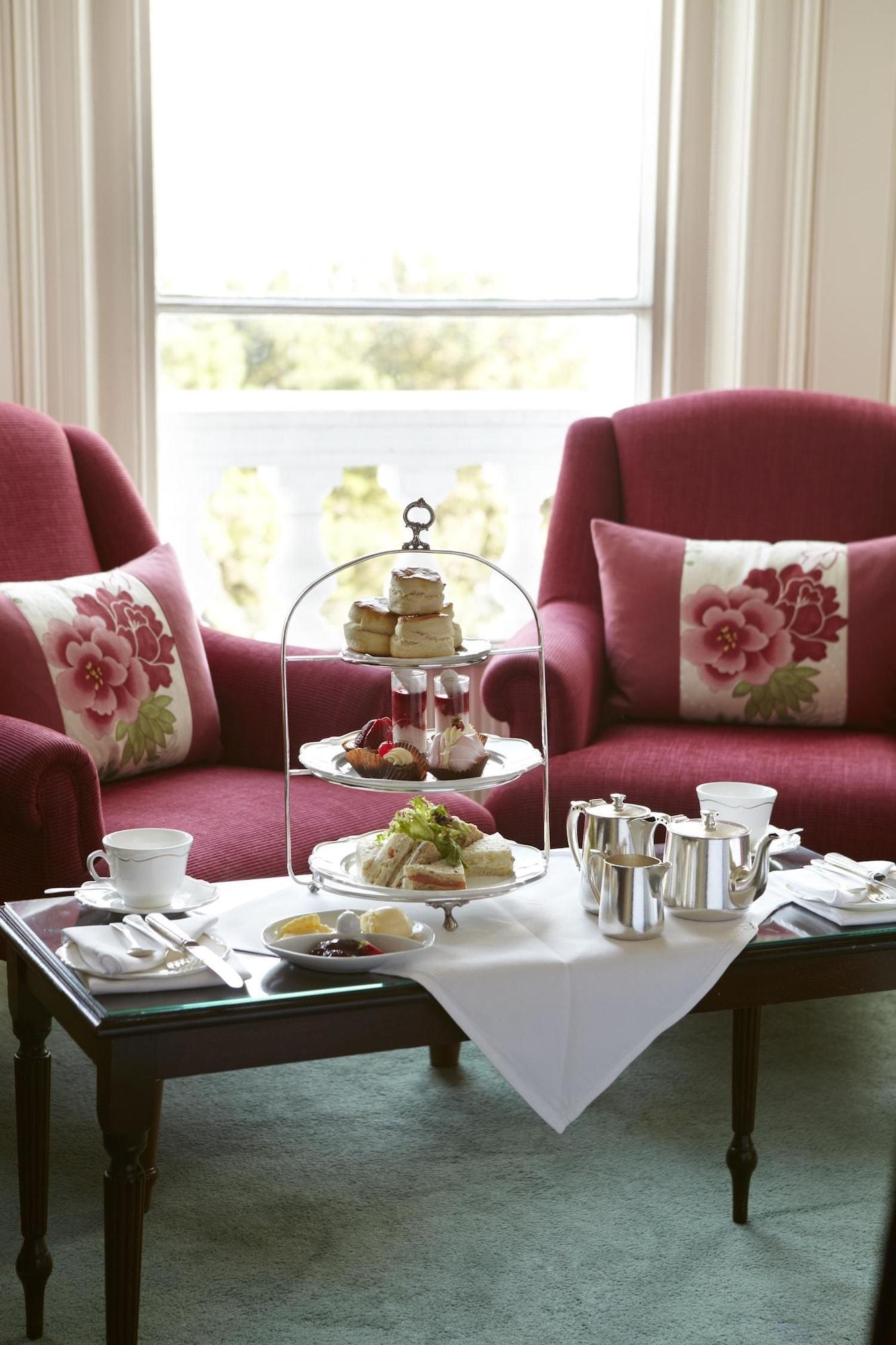 The Grand Hotel Eastbourne Værelse billede Afternoon tea at the Langham Hotel, London