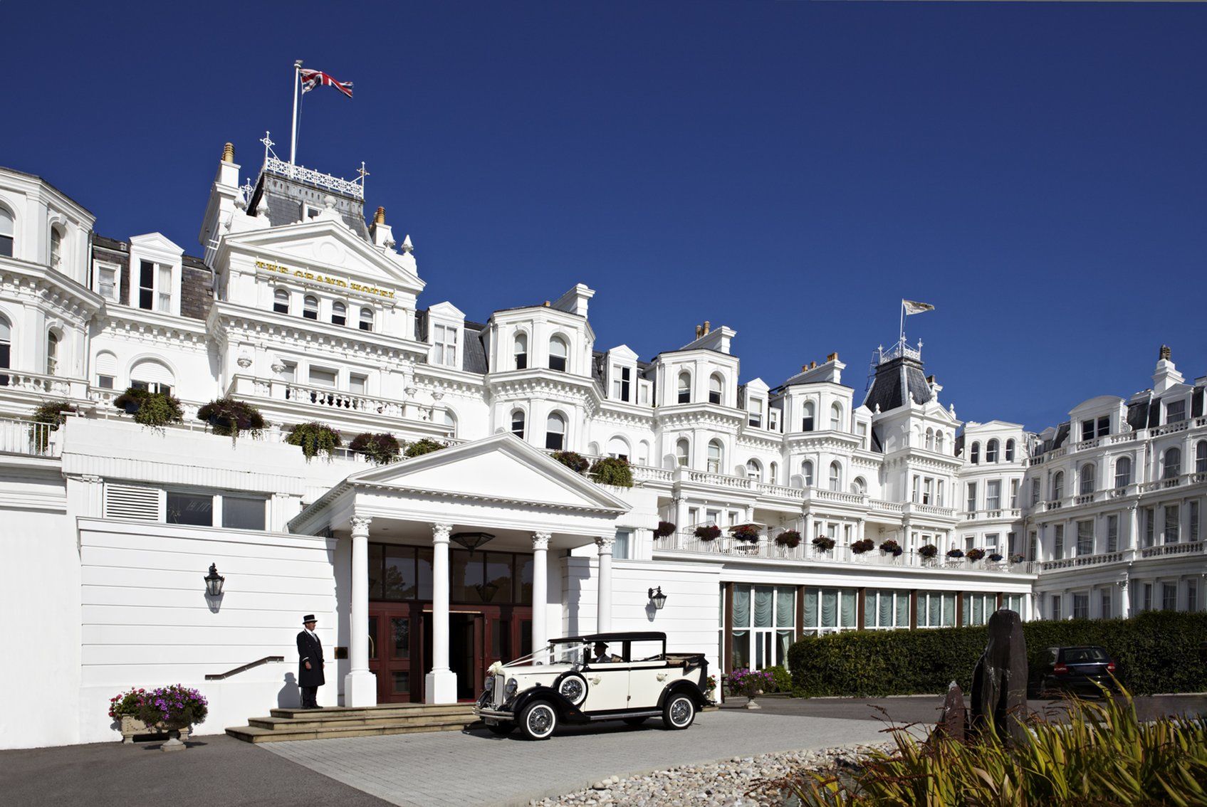 The Grand Hotel Eastbourne Eksteriør billede The entrance to the hotel
