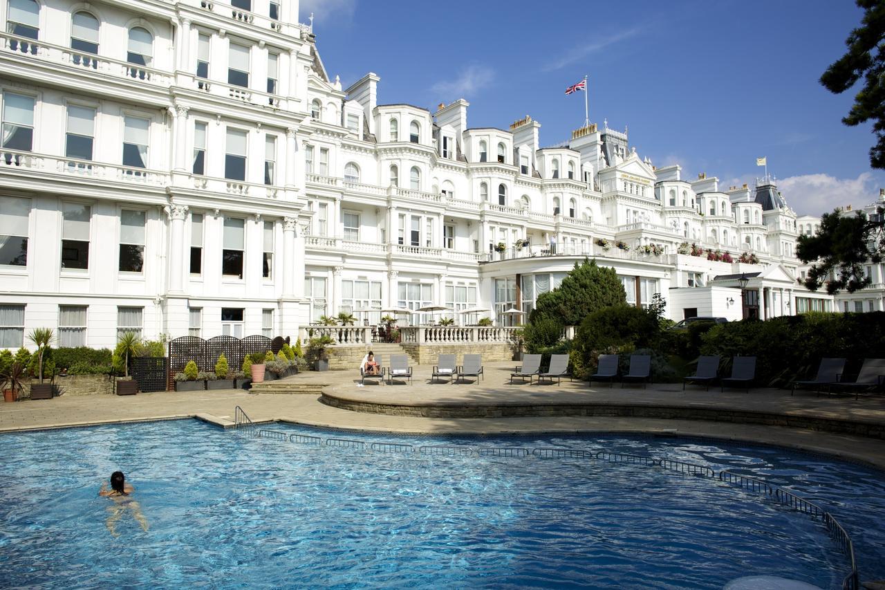 The Grand Hotel Eastbourne Eksteriør billede The swimming pool at the hotel